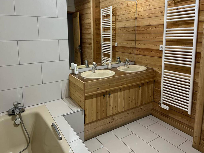 Bathroom 3, Chalet in Les Deux Alpes with Panoramic Views, Isère