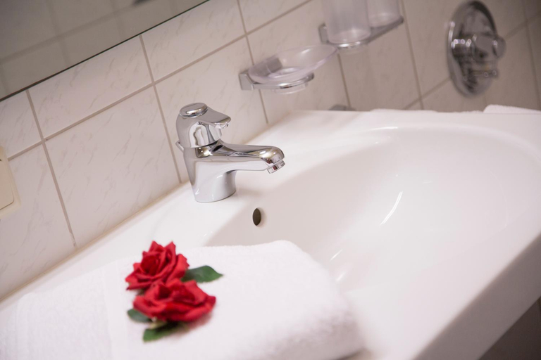 Bathroom 3, Fliana Arlberg, St Anton - Studios & Apartments, Landeck