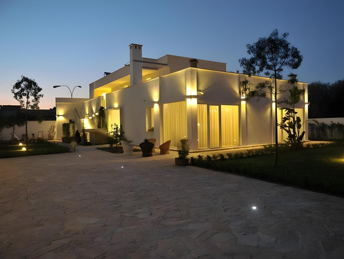 Exterior & Views