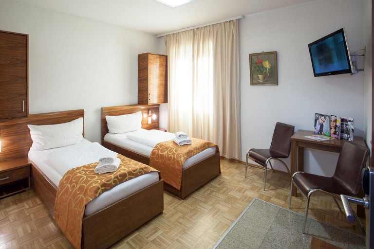 Bedroom 3, Hotel Strasser, Graz