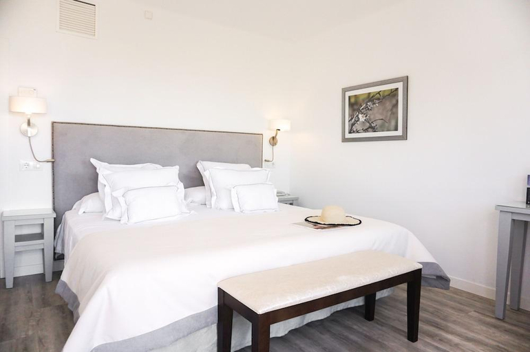 Bedroom 3, Hoposa Hotel Bahia, Baleares