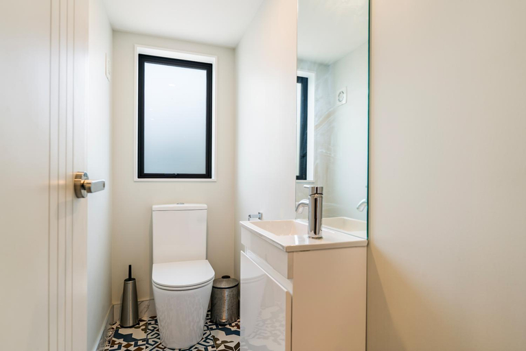 Bathroom 2, Auckland Cornwall Park Home, Waitakere