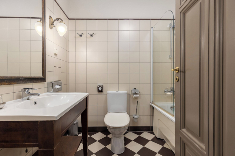 Bathroom 2, The Benjamin House - self check-in, Riga