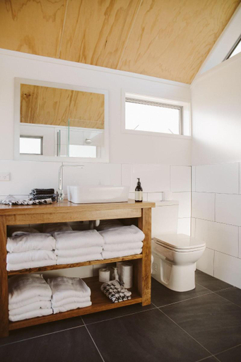 Bathroom 4, Appleby House & Rabbit Island Huts, Tasman