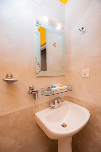 Bathroom 4, Busy Bee Resort, Gandaki