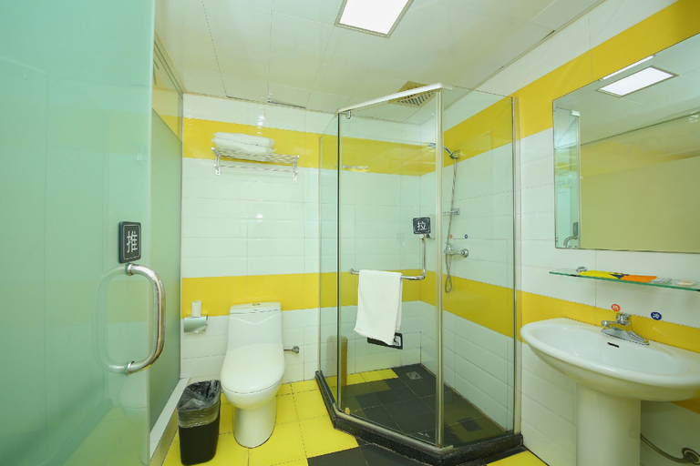 Bathroom 3, 7 Days Inn Xingtai Yucai South Road, Xingtai