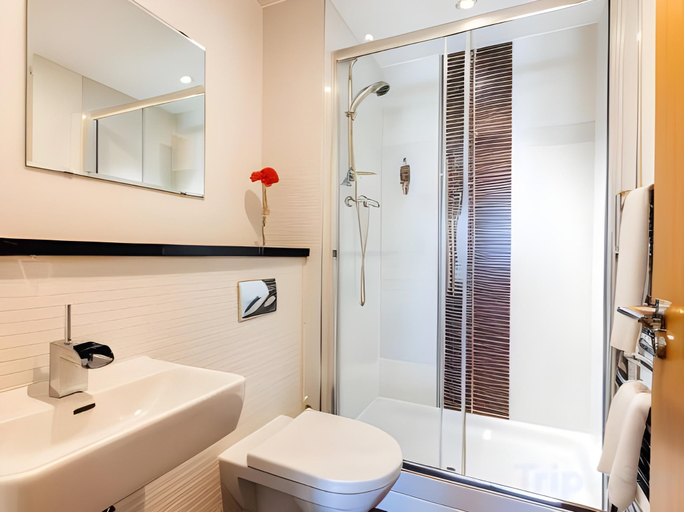 Bathroom 4, The Spires Serviced Apartments Glasgow, Glasgow