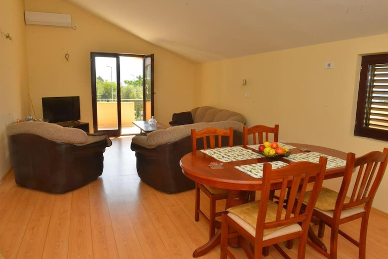 Others 4, D apartment