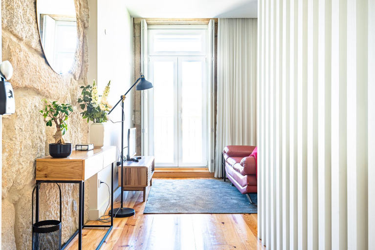 Others 5, Light-filled Bonjardim Apartments, Porto