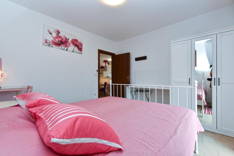 Bedroom 5, Charming apartment with shared pool, Bale