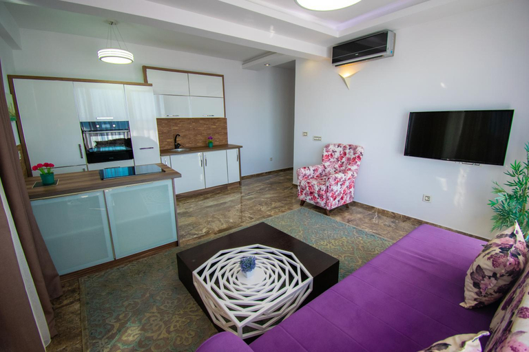 Kitchen 4, Golden Apartments