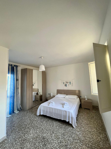Others 5, Vista Mare, Brindisi