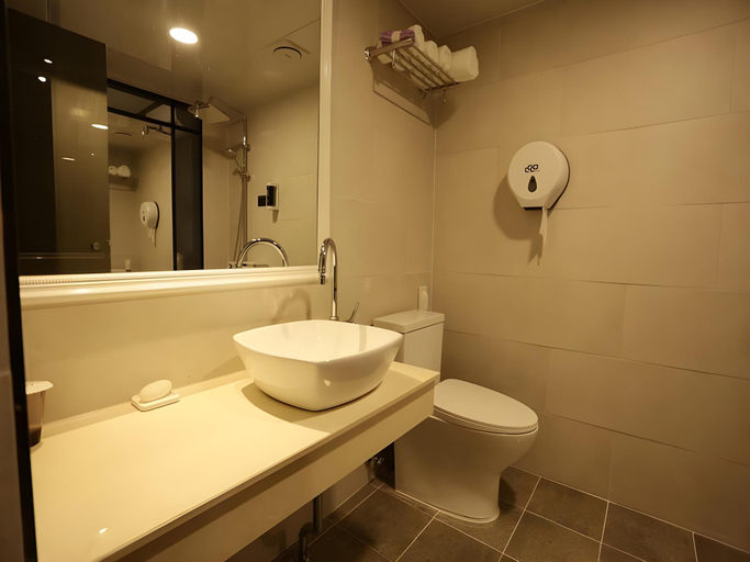 Bathroom 4, Hotel CoCo, Dong