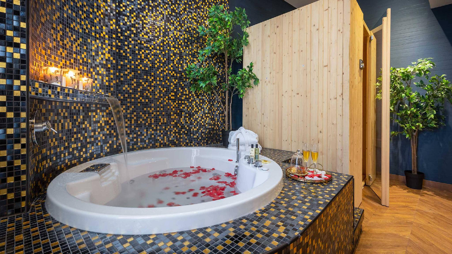 Bathroom 4, Hotel Borromeo, Rome