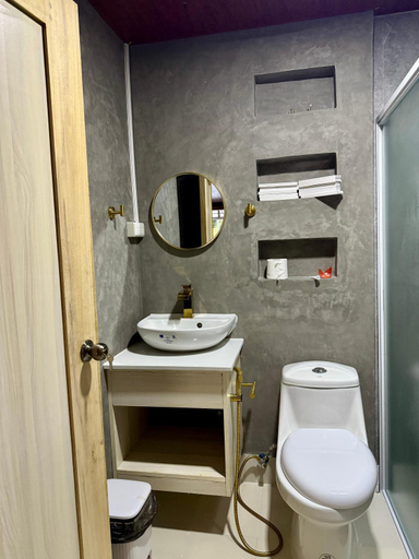 Bathroom 5, Jardin De Ysabelle, Samal City