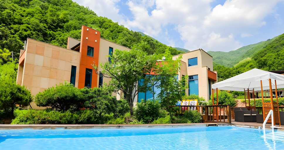 Exterior & Views, Chungjoo penates poolvilla B, Chungju