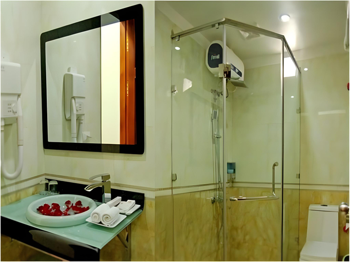 Bathroom 3, Nhat Minh Hotel, Long Biên