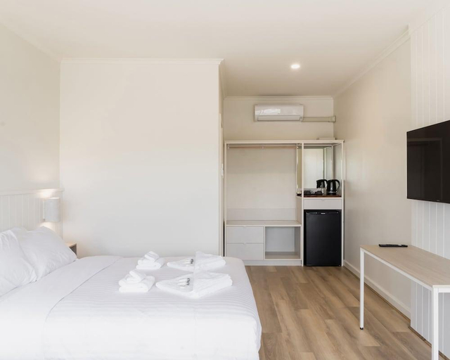 Bedroom 2, Port Broughton Hotel, Barunga West