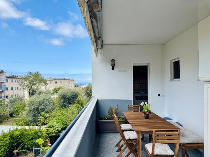 Others 3, YourHome - A Casa di Manuela, Napoli