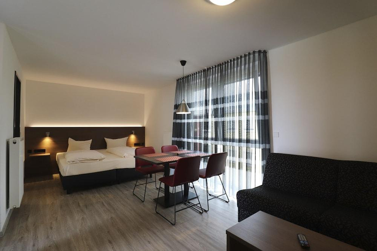 Bedroom 2, iQ-Hotel, Alb-Donau-Kreis