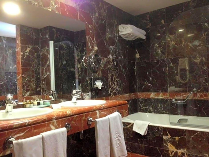 Bathroom 5, Parador de Zamora, Zamora