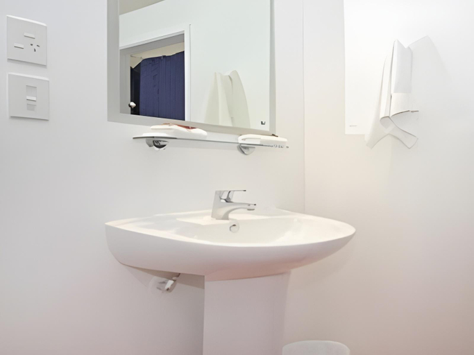 Bathroom, Spinnaker Motel, Porirua