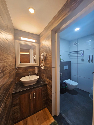 Bathroom 4, S & B Dreams House, Idukki