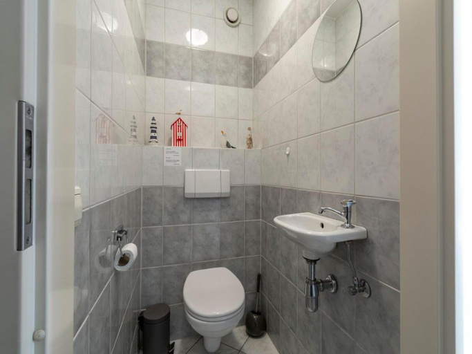 Bathroom 2, Apartment by Dutch Beach Pet-Friendly, Den Helder