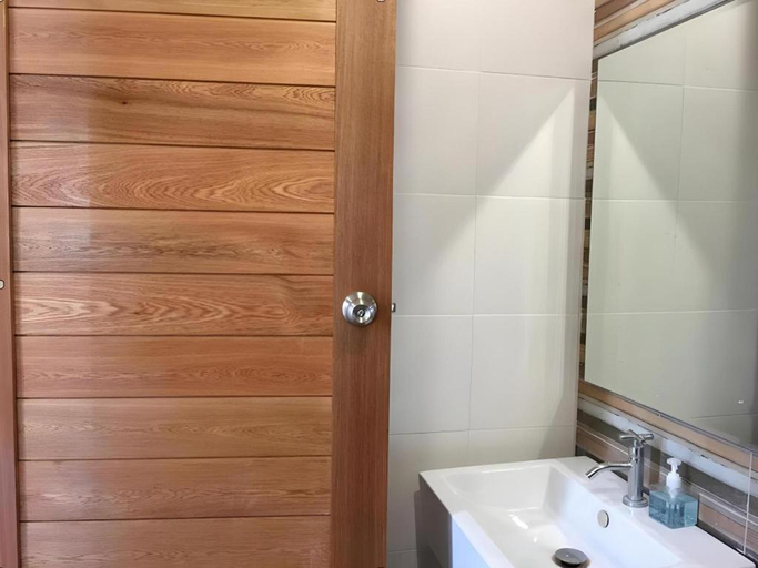 Bathroom 3, The Lofts Eco, Sung Noen
