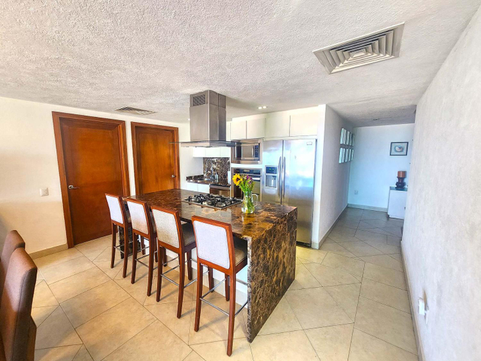 Others 3, Amazing views, beachfront Grand Venetian