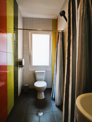 Bathroom 2, Ey Lisbon GuestHouse, Lisbon