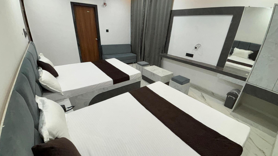 Bedroom 2, HOTEL SHREE ASHTAVINAYAK GRAND, Mandla