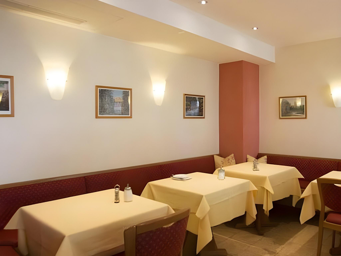 Food & Drinks 5, Hotel Kriemhild am Hirschgarten in Munich-Nymphenburg, München