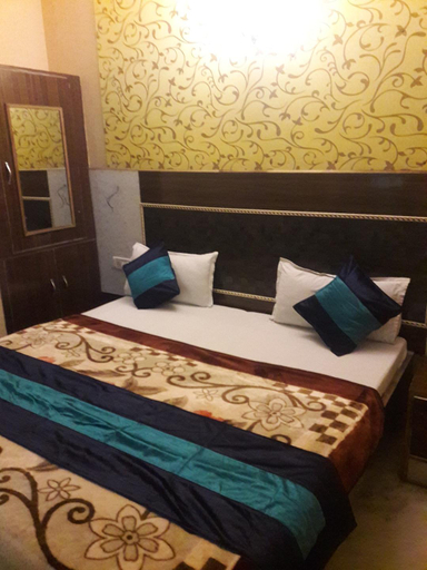 Bedroom 2, Hotel Basil Inn near to Taj Mahal, Agra