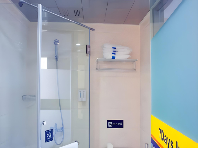 Bathroom, 7 Days Inn Qidong Lvsigang, Nantong