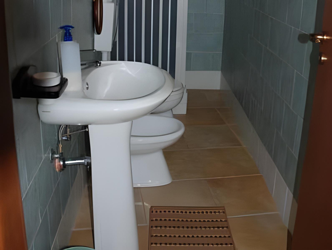 Bathroom 5, Conte Luna, Agrigento
