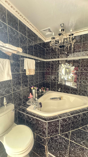 Bathroom 3, House of Royalty, Nelson Mandela Bay