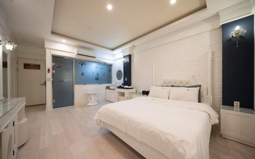 Bedroom 3, Gwangju Hwajeong-dong luxury hotel, Buk