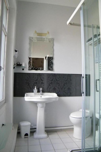 Bathroom 3, Closerie la Fontaine, Indre-et-Loire