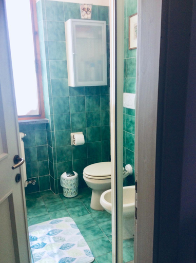 Bathroom 2, Belvedere 10, Lucca
