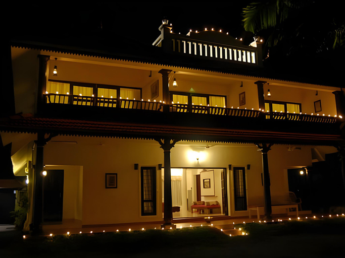 Exterior & Views