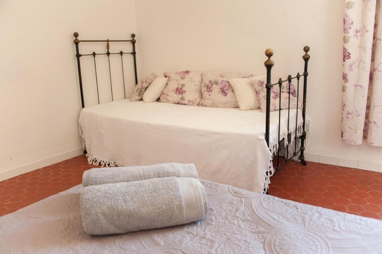 Bedroom 2, Maison Pelissier Bed and Breakfast with swemming pool, Aude
