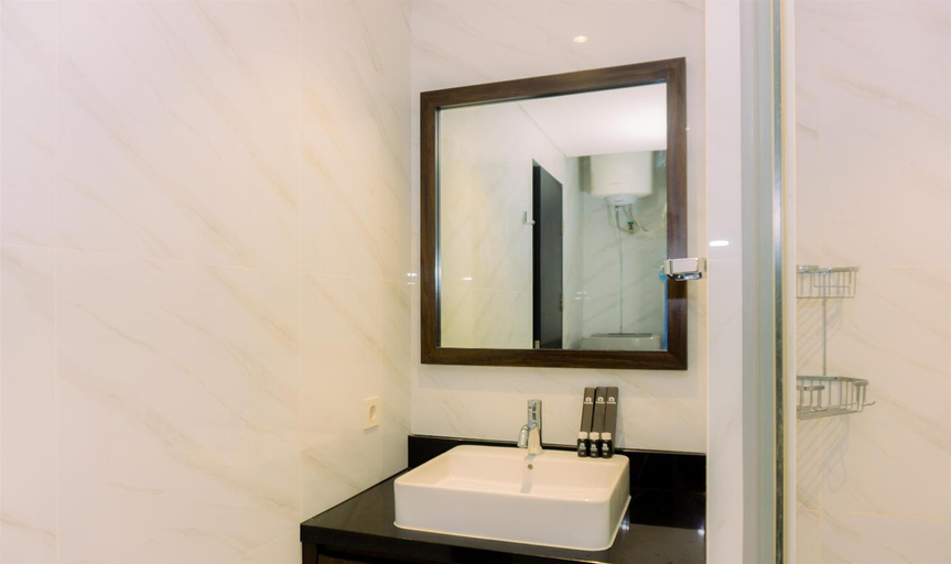 Bathroom 3, Bali Style 1BR Apt at BRANZ BSD City by Travelio, Tangerang Selatan