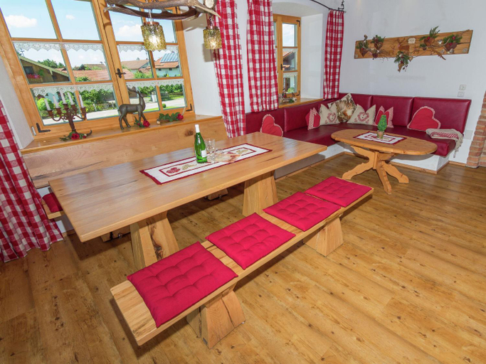 Others 5, Stylish Apartment in Feldwies, Traunstein