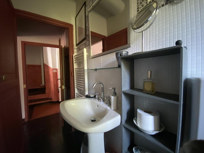 Bathroom, A o Soâ B&B, Genova