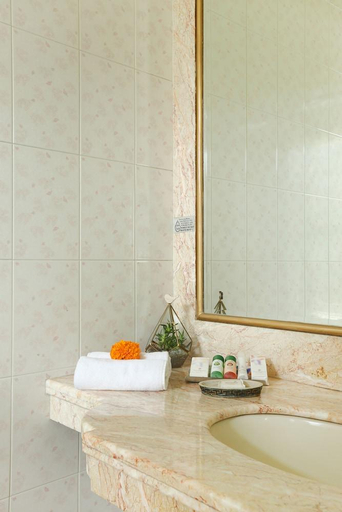 Bathroom 5, Regency Hotel Mumbai, Mumbai Suburban