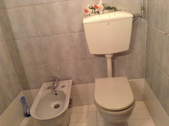 Bathroom 3, Vellutini Number One, Florence