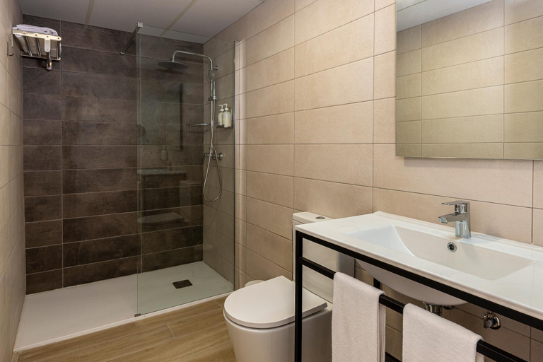 Bathroom 5, Medplaya Aparthotel Sant Eloi, Girona