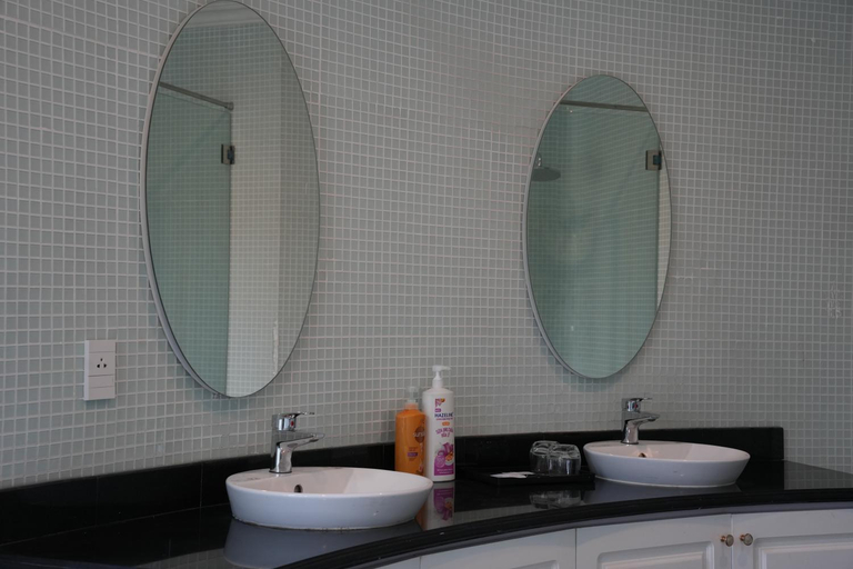Bathroom 5, Hoa Tien Paradise, Nghi Xuân