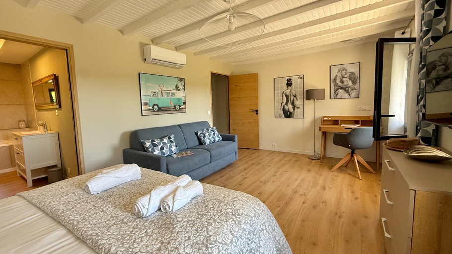 Bedroom 2, Gites Amour de Provence - Piscine et jardin, Bouches-du-Rhône